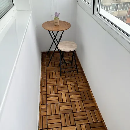Spacious And Stylish Near The Center Апартаменти *