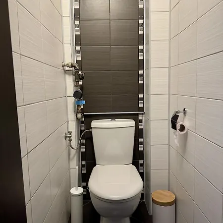 Апартаменти Spacious And Stylish Near The Center *