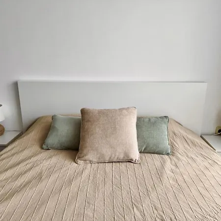 Spacious And Stylish Near The Center Апартаменти *