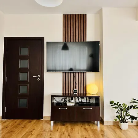 Апартаменти Spacious And Stylish Near The Center