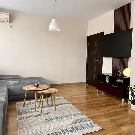 Spacious And Stylish Near The Center Апартаменти Варна