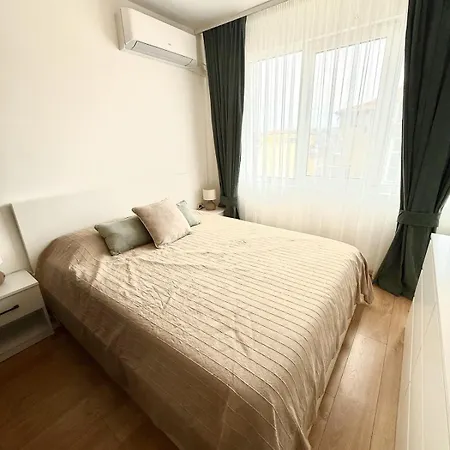 Spacious And Stylish Near The Center Варна
